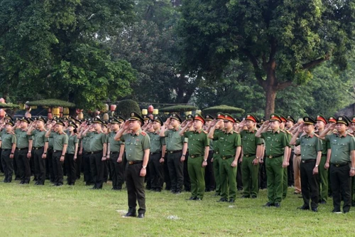 Công an Hà Nội tổ chức Lễ chào cờ Tổ quốc tại Hoàng thành Thăng Long