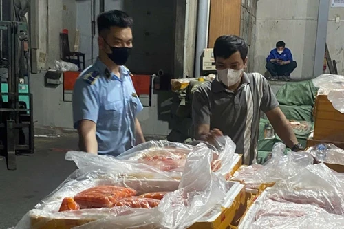 Phát hiện hơn 7 tấn nội tạng động vật ‘trôi nổi’ trong… kho đông lạnh tại Ngọc Hồi