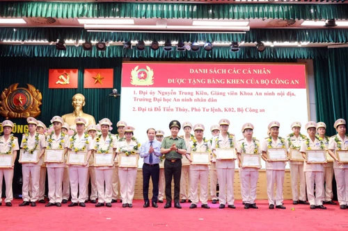 Lực lượng Công an gương mẫu, đi đầu trong thực hiện công tác an sinh xã hội