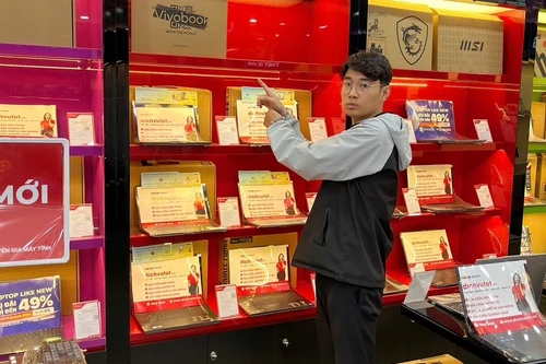 Chiêu rút ruột hàng loạt chiếc máy tính xách tay của nam nhân viên kinh doanh 