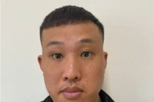 Trốn truy nã sang Campuchia, gã trai nghe thuyết phục, về đầu thú