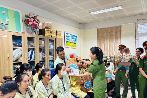 Hoạt động nghĩa tình của Công an phường Kiến Hưng 