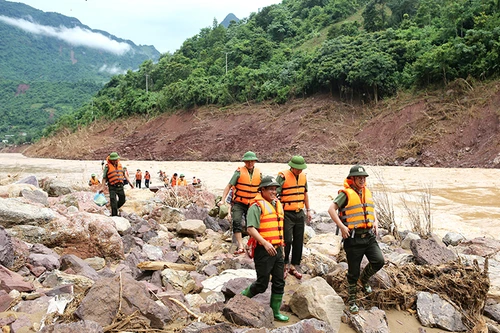 Công an nhân dân vì Đảng, vì dân