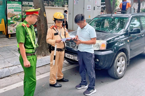 Tăng cường phối hợp xử lý vi phạm trật tự giao thông, đô thị ở địa bàn 'lõi'