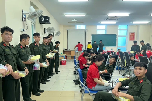  “Chia sẻ yêu thương – Trao gửi hy vọng”