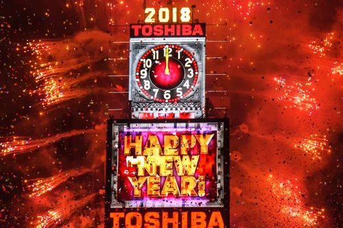 [ẢNH] Mãn nhãn với sự kiện đón năm mới hoành tráng có tuổi đời hơn 100 năm ở Mỹ