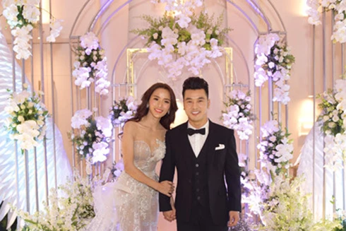 [ẢNH] Bộ ảnh toàn cảnh đám cưới cổ tích của Ưng Hoàng Phúc