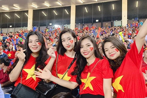 [ẢNH] Muôn vàn cách ăn mừng của Sao khi đội tuyển Việt Nam vào chung kết AFF Cup 2018