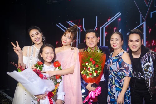 [ẢNH] Xúc động hành trình gian nan trở thành quán quân Giọng hát Việt nhí 2018 của "cô bé nghèo ví dặm" Hà Quỳnh Như