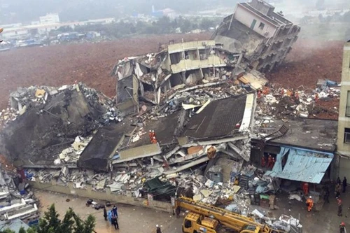 Lở đất ở Trung Quốc, 17 tòa nhà sụp đổ 22 người mất tích