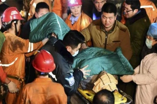 Chủ mỏ Trung Quốc tự tử, 17 công nhân vẫn mắc kẹt trong lòng đất