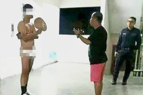 Khỏa thân vì… nghe lời nữ thần