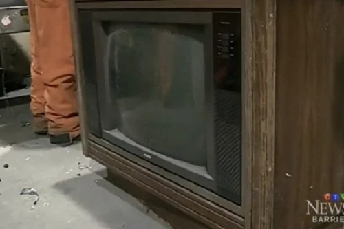 Nhận lại 76.560 USD bỏ quên từ 30 năm trước trong chiếc tivi cũ