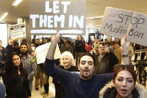 "Cuộc chiến pháp lý" quanh lệnh hạn chế nhập cư của Tổng thống Donald Trump 