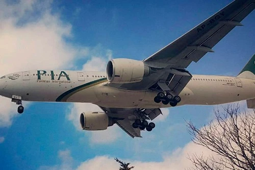 Nghi vấn máy bay nhồi nhét khiến hành khách phải đứng 4 tiếng