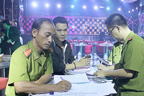 Hà Nội: Tổng kiểm tra nhà hàng karaoke, vũ trường