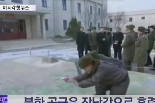 Binh lính Triều Tiên huấn luyện bằng máy bay đồ chơi