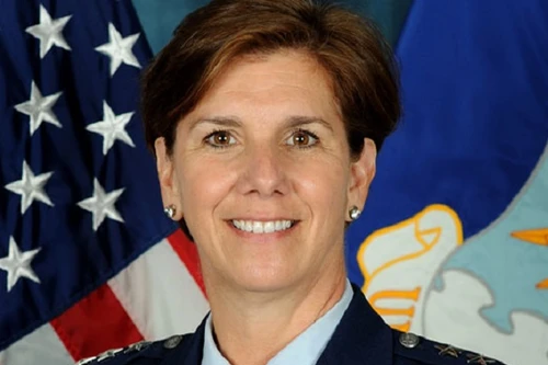 Mỹ chính thức có nữ chỉ huy bộ tư lệnh tác chiến đầu tiên