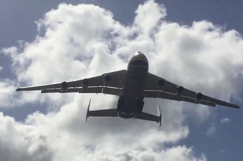 20.000 người Australia đến xem máy bay lớn nhất thế giới An-225 hạ cánh