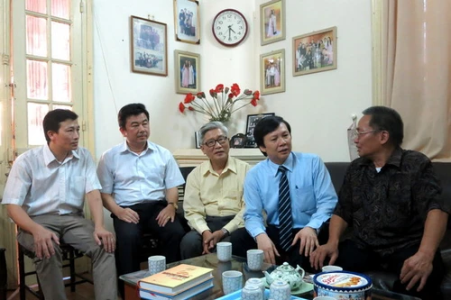 Tri ân chủ tịch đầu tiên của Hội Nhà báo TP Hà Nội