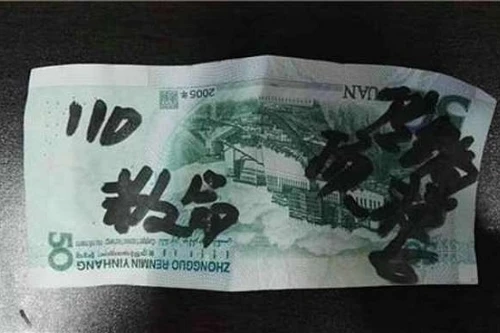 Nạn nhân bị bắt cóc được giải cứu nhờ ném tiền qua cửa sổ