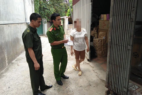 Dán cáo phó, phát nhạc đám hiếu để đòi nợ