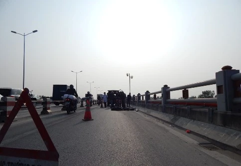 Tai nạn giao thông trên cầu Thanh Trì, 1 người tử vong