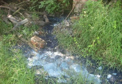 Đào ống ngầm, xả nước thải ra sông Đuống