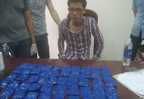 Che giấu gần 10.000 viên ma túy tổng hợp bằng... kẹo dồi