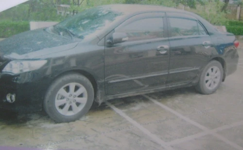 Xin đi nhờ không được, vung đoản kiếm chém xe ô tô