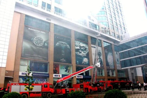 Diễn tập chữa cháy-cứu hộ tại tòa nhà Vincom Center Bà Triệu