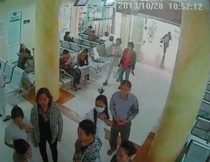 Lật tẩy bác sỹ “rởm” tại BV Bạch Mai, chiếm đoạt hàng chục triệu đồng