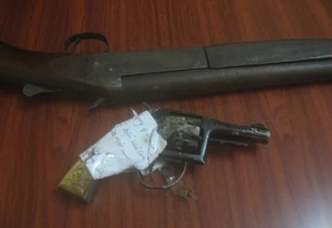 “Khủng bố” con nợ bằng gạch và…đạn chùm