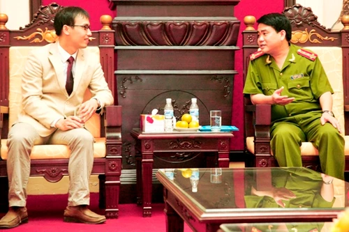 Ban Chấp sự mới của Hội thánh Tin lành Hà Nội chúc mừng CATP Hà Nội