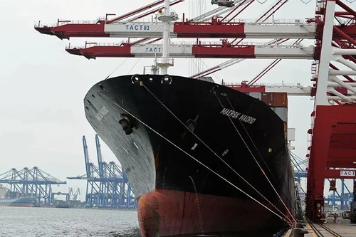 Trung Quốc vượt Mỹ trở thành đối tác thương mại lớn nhất EU