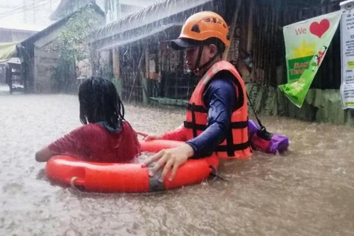 Siêu bão Rai đổ bộ Philippines, cả trăm nghìn người sơ tán
