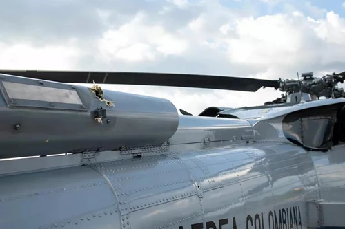 Trực thăng chở Tổng thống Colombia trúng nhiều phát đạn 