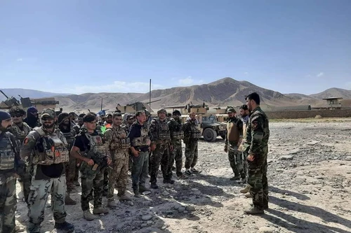 Tajikistan tăng cường biên giới khi lính Afghanistan trốn chạy Taliban