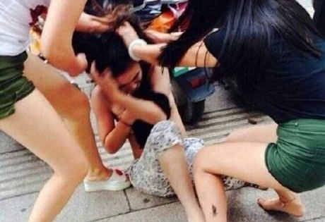 [Tin nhanh tối 12-8-2021] Xác minh việc người phụ nữ tố bị lột quần áo giữa đường