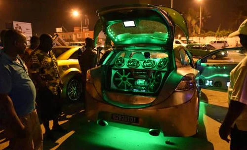 Taliban cấm lái xe bật nhạc trong xe ô tô