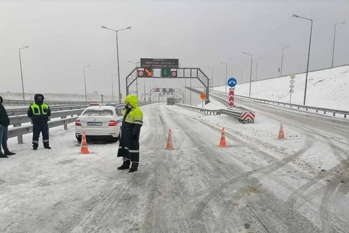 Nga lần đầu tiên đóng cửa cây cầu nối với bán đảo Crimea