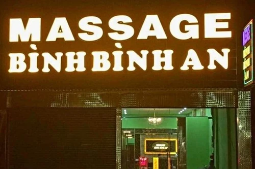 [Tin nhanh tối 17-3-2021] Cơ sở massage cho nhân viên “tắm tiên” cùng khách