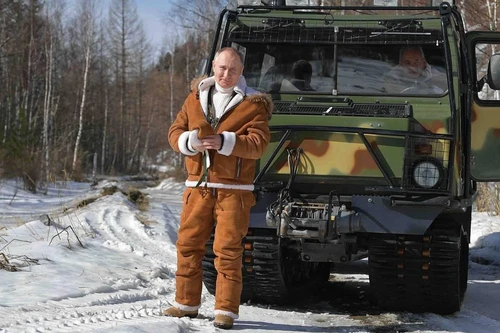 Tổng thống Nga “xả stress” sau 1 tuần đầy biến động từ phía Mỹ