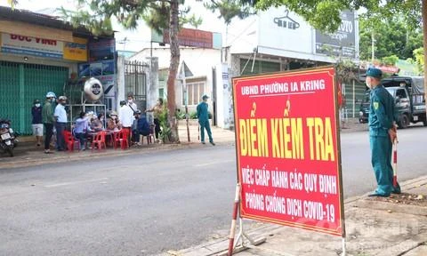 [Tin nhanh tối 12-5-2021] Cố tình ra ngoài khi đang cách ly, bị phạt 7,5 triệu đồng