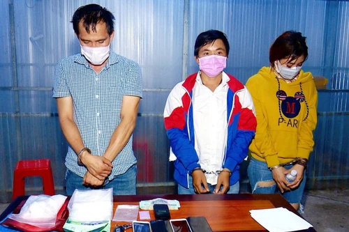 [Tin nhanh tối 18-8-2021] Lợi dụng xe “luồng xanh” để mua bán hơn 1,6 kg ma túy 