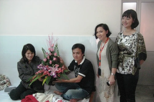 Một bé trai được sinh ở độ cao 10.000m