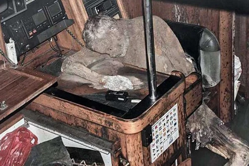 Bí ẩn "xác ướp ngủ gục" trên con tàu ma vật vờ ở biển Philippines