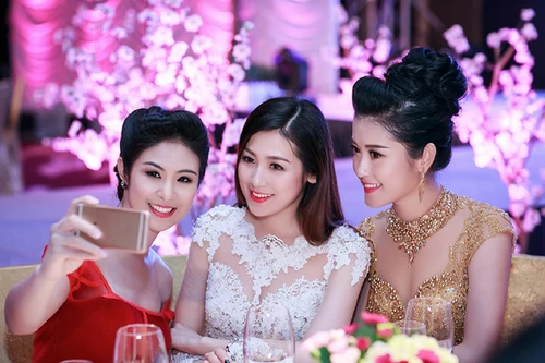 Tân á hậu Huyền My đọ sắc cùng “đàn chị” Ngọc Hân, Dương Tú Anh