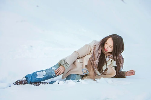 Top 5 Hoa hậu Ngọc Anh vật lộn trong tuyết lạnh