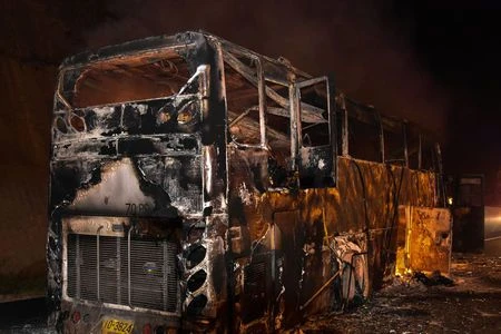 Thái Lan: Xe tự dưng bốc cháy, nhiều người thiệt mạng